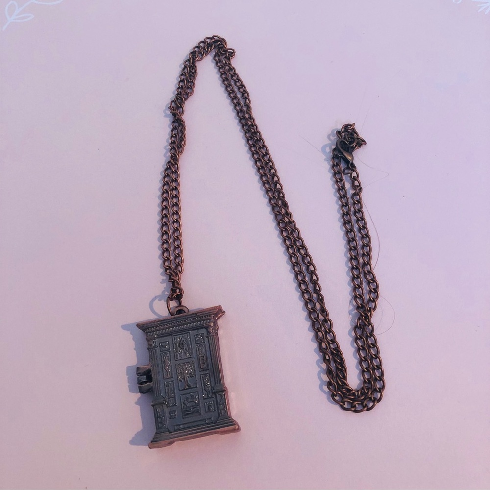 Chronicles of Narnia 32” Necklace